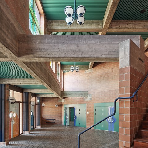 Schulhaus Röhrliberg Eingangsbereich Aula